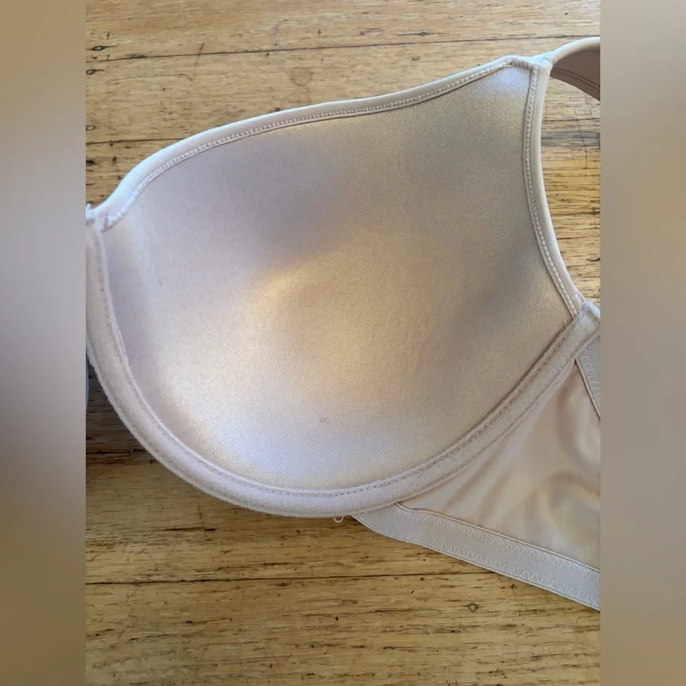 Vince Camuto bra underwire T-shirt bra with padded shoulder straps